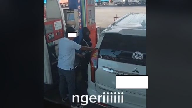 Pemobil Pajero SPort disebut-sebut isi BBM bersubsidi viral di media sosial (TikTok)
