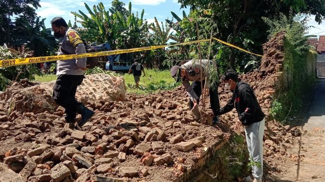 Lagi, Tembok yang Diduga Cagar Budaya di Kartasura Dijebol Pakai Backhoe