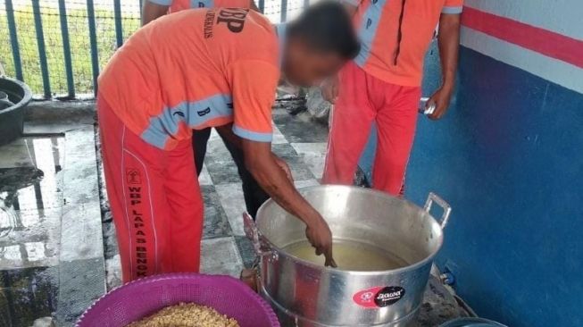 Inspiratif, 5 Narapidana Lapas Bengkalis Produksi Tempe untuk Pangan Warga Binaan