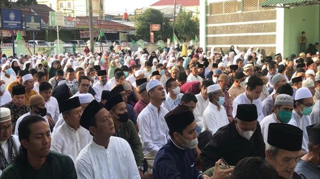 Warga Muhammadiyah di Pekanbaru Ramai Salat Idul Adha Hari Ini di Masjid Al-Fida, Jamaah Sampai Gunakan Parkiran