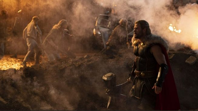 Masih Puncaki Box Office, Pendapatan Thor: Love and Thunder Justru Turun Tajam