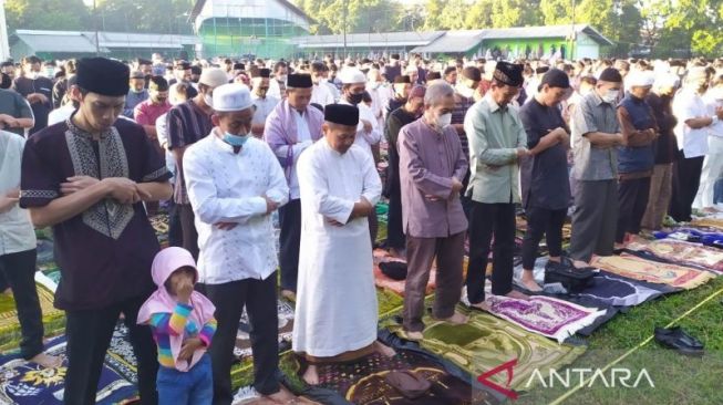 Ikuti Pimpinan Pusat, Ribuan Jemaah Muhammadiyah Salat Idul Adha di Lapangan Lodaya Bandung