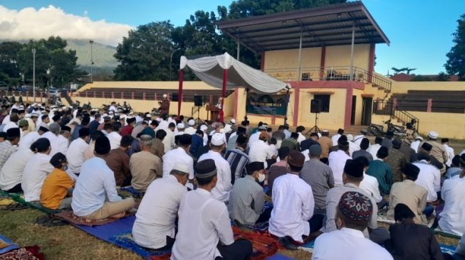 Warga Kemiling Gelar Salat Idul Adha di Stadion Mini Kalpataru