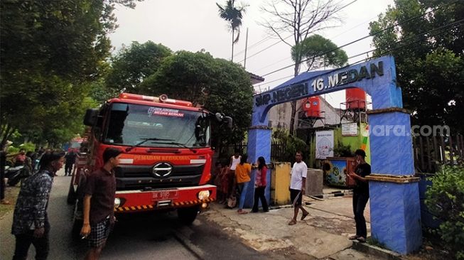 Gedung SMP Negeri 16 Medan Kebakaran, 5 Ruangan Ludes Dilahap Api