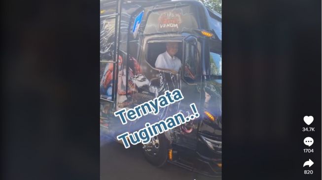 Heboh! Ganjar Pranowo Jadi Sopir Truk, Warganet: Pak Tugiman Multitalent