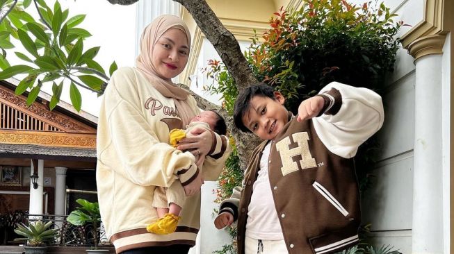 Momen Ferdi Anak Sule Tolak Cipika-cipiki dengan Nathalie Holscher Jadi Sorotan: Sesakit Itu