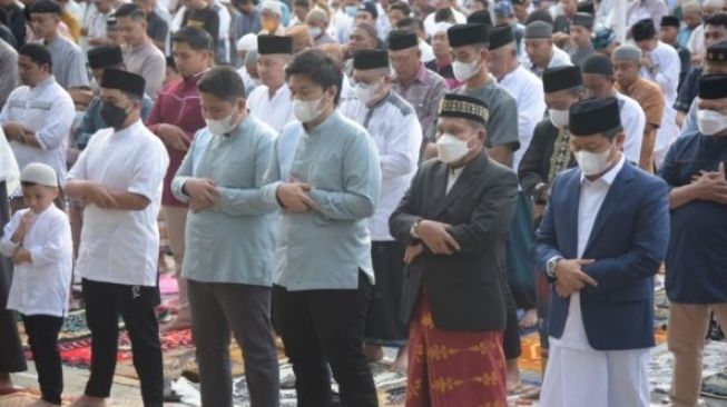 Penjabat Gubernur Gorontalo Hamka Hendra Noer Salat Idul Adha di Lapangan Taruna Remaja