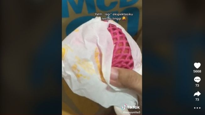 Dikira dapat kejutan tapi justru diprank. [TikTok]