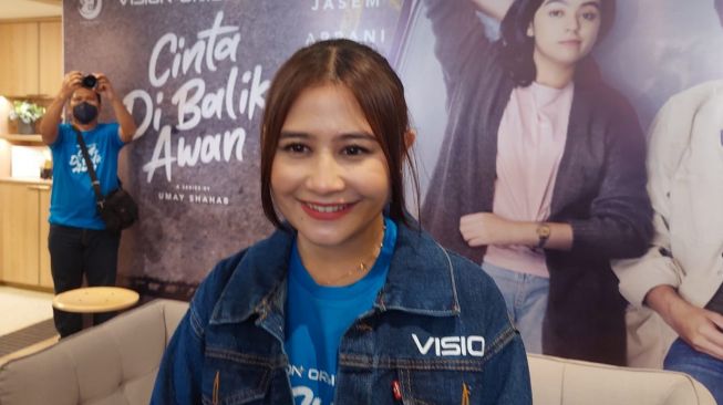 Lucunya Prilly Latuconsina yang Punya Hobi Tidur Saat di-Makeup, Warganet: The Real Bangun Tidur Langsung Cantik