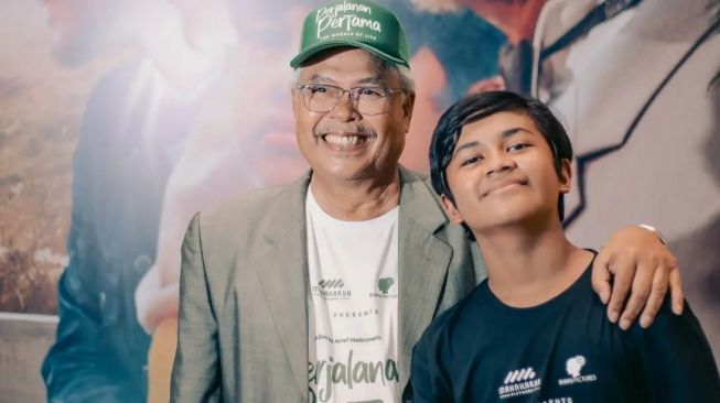 Dua bintang film Perjalanan Pertama: Ahmad Tamimi Siregar dan Muzakki Ramdhan. [Instagram]