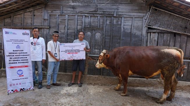 Sambut Idul Adha 1443 H, Semen Gresik Salurkan Hewan Kurban senilai Total Rp280 Juta untuk Masyarakat Rembang dan Blora