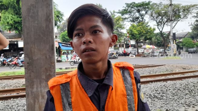 Driver Ojol Tewas Tersambar Kereta di Bintaro, Saksi: Tetap Terobos Palang Perlintasan Meski Sudah Diingatkan