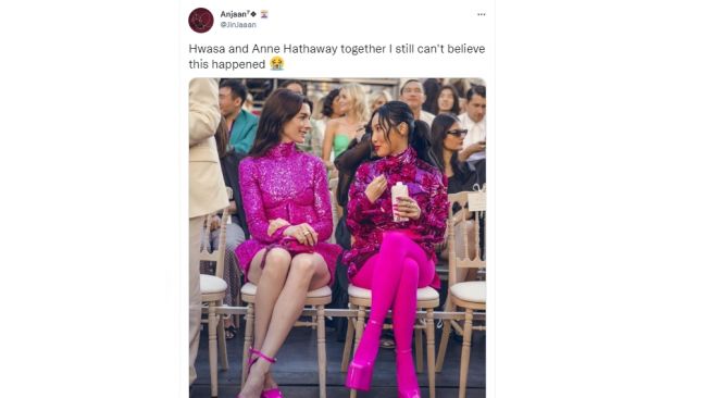 Anne Hathaway dan Hwasa memakai busana mencolok (twitter/jinjaaan)