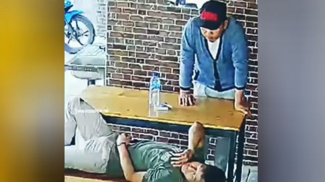 Terekam Curi Ponsel Tukang Cendol saat Tidur, Publik Bersuara: Doi Pasti Liat Postingan Ini