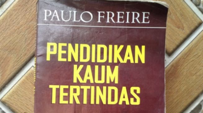 Ulasan Buku Pendidikan Kaum Tertindas: Melihat Kemanusiaan Melalui Pendidikan