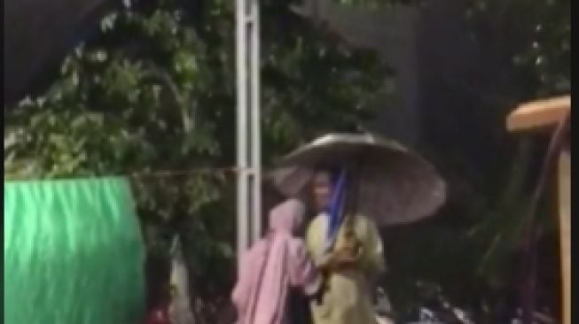 Istri Selalu Dijemput Suami Seusai Pengajian, Warganet: Abah Idaman