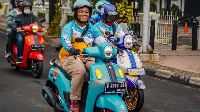 "Motor Yamaha telah menemani kehidupan saya dan keluarga, dan membuat saya punya banyak teman di komunitas yang merupakan perwujudan ikatan (Ties) emosional antarsesama biker Yamaha," ungkap Coky Ginting,  Ketua Fazzio Owner Club Indonesia (FOCI) chapter Jakarta. [PT YIMM, posting foto peserta]..