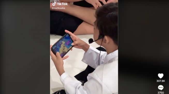 Viral Bocah Takbiran dengan Suara Merdu Ternyata Sambil Ngegame, Warganet Jadi Deg-degan