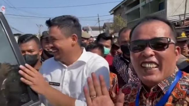 Bobby Nasution Dicegat Fans Saat Turun dari Mobil di Belawan: Pak Wali, Saya Warga Pak Wali!