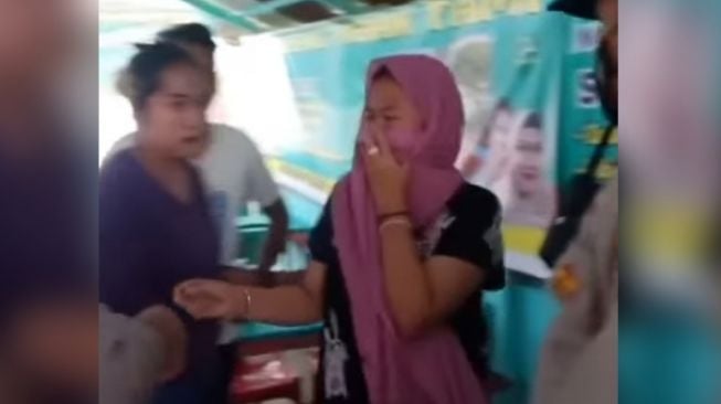 Viral Emak-emak Curi Uang Pedagang, Pas Ditangkap Nangis, Modusnya Beli Sarapan