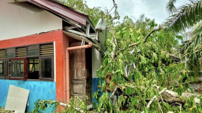 Puluhan Rumah Diterjang Angin Kencang di Nagan Raya Aceh