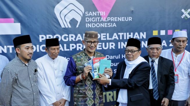 Sandiaga Uno Berikan Edukasi dan Dukung Santri di Kalsel Bikin Konten Digital