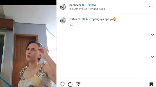 Foto: Dahlia Poland Bagikan Video Dubbing Kocak, Penampilannya Pakai Daster Bikin Salut (instagram/dahliachr)