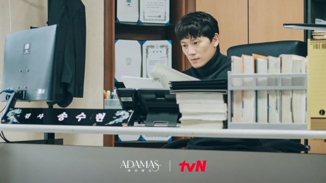 Potret Ji Sung di Adamas (Instagram/@tvn_drama)