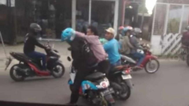 Beredar Video Pria Sok Jagoan Keroyok Warga Tuban, Kini Harus Meringkuk di Tahanan Polisi