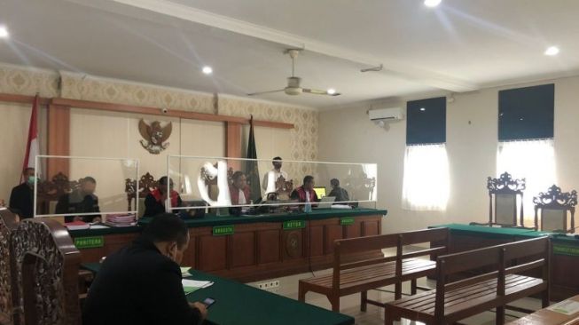 Ngaku Menyesal Pakai Ganja, Anak Ketua DPRD Badung Dinasihati Hakim Saat Sidang