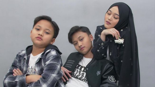 Putri Delina, Rizwan Fadilah alias Njan, dan Ferdi. [Instagram]