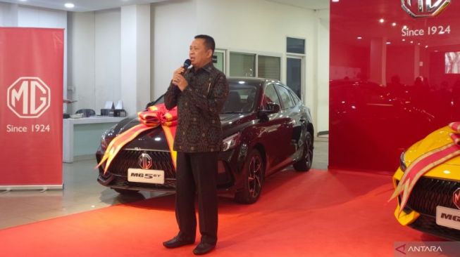 Seremoni Penyerahan MG 5 GT Perdana Kepada Konsumen, Bambang Soesatyo Dapatkan Dua Unit