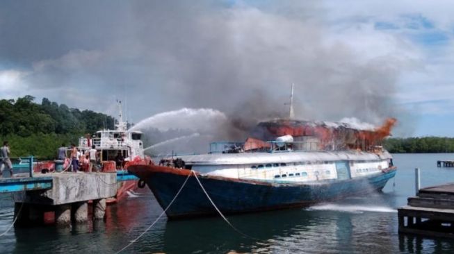 Kapal Terbakar di Dermaga Tuapejat Mentawai, Begini Kronologinya