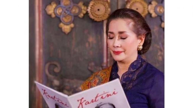 Potret Memukau Widyawati di Usia 72 Tahun. (Instagram/@widyawati_sophiaan)