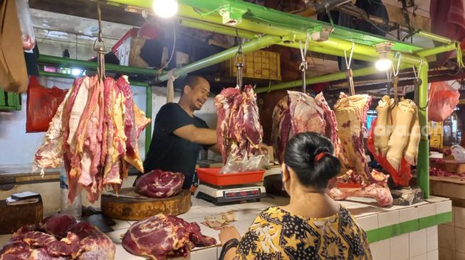 Wabah PMK Merebak, Penjual Daging Sapi Keluhkan Penjualan yang Semakin Menurun