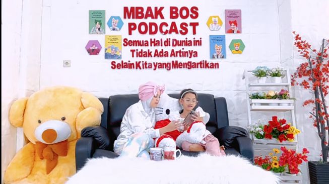 Kekey anak Wenny Ariani bacakan komentar netizen (YouTube/Syarahcb)