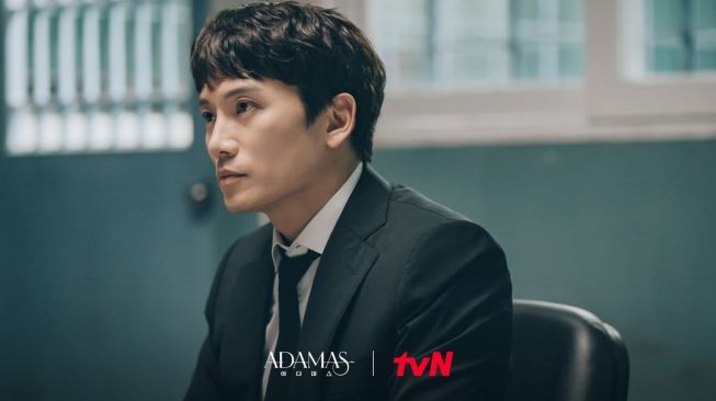 Potret Ji Sung di Adamas (Instagram/@tvn_drama)