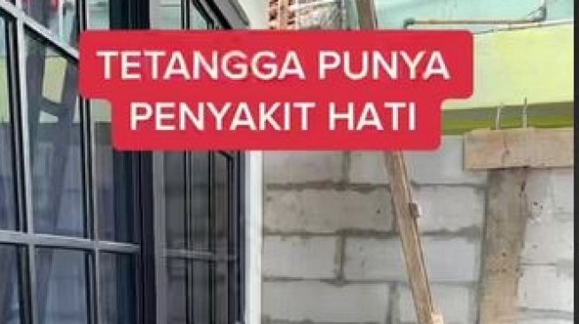 Tetangga Baru Tutup Akses Jalan Rumah, Pria Ini Balas Dengan Bangun Tembok Tandingan