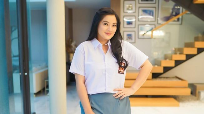 Potret Artis Hadiri Ultah Ussy Sulistiawaty (Instagram/@titi_kamall)