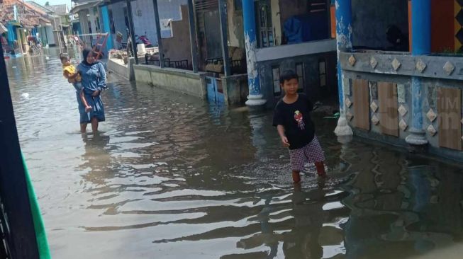 Pesisir Pasuruan Terdampak Banjir Rob, Warga Diimbau Waspada