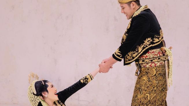 Potret Manglingi Via Vallen Prewed Pakai Paes Jawa (instagram/@viavallen)