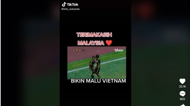 Tangkapan layar video perayaan Timnas Malaysia usai mencetak gol ke gawang Vietnam di Semifinal Piala AFF U-19 2022. [TikTok]