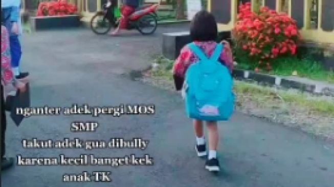 Antar Adik Masuk Hari Pertama di SMP, Warganet Ini Curhat Ketar-ketir Takut Dibully