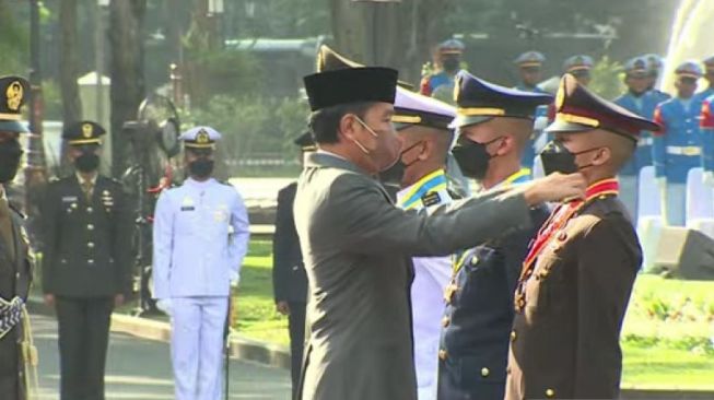 Presiden Jokowi Lantik 754 Perwira Remaja Matra TNI/Polri