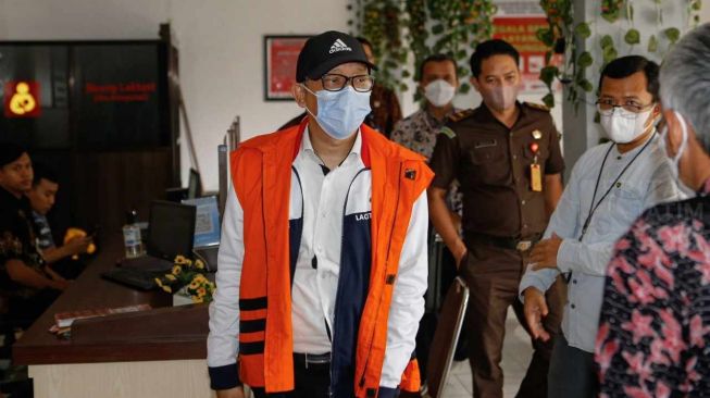 Tersangka Korupsi Hasan Aminuddin Dititipkan di Rutan Medaeng