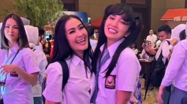 Potret Artis Hadiri Ultah Ussy Sulistiawaty (Instagram/@isdadahlia)