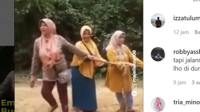 Viral Emak-Emak Ngos-Ngosan Tarik Bus Terjerembab di Kubangan Lumpur: Ini Bukti Kepemimpinan Tak Berhasil