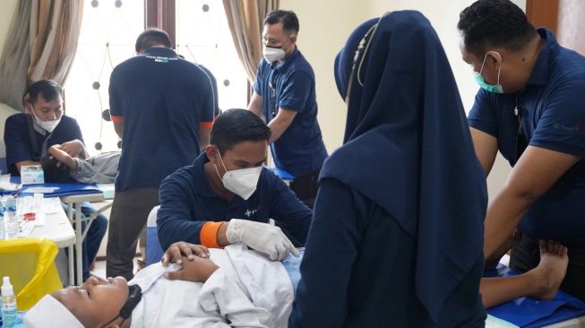 PT Timah Gelar Bulan Bakti dengan Menyelenggarakan Khitanan Massal dan Donor Darah