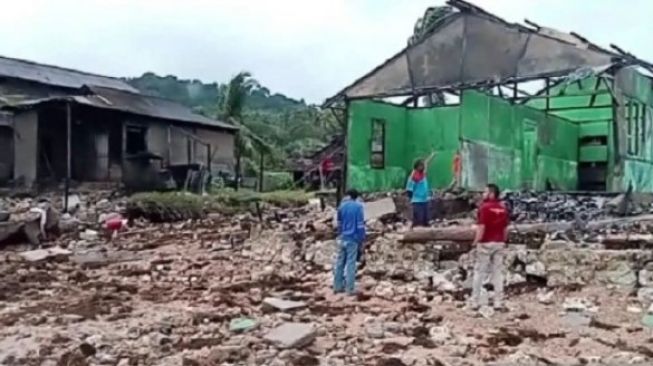 Abrasi dan Gelombang Tinggi Rusak 13 Rumah Warga Kepulauan Tanimbar