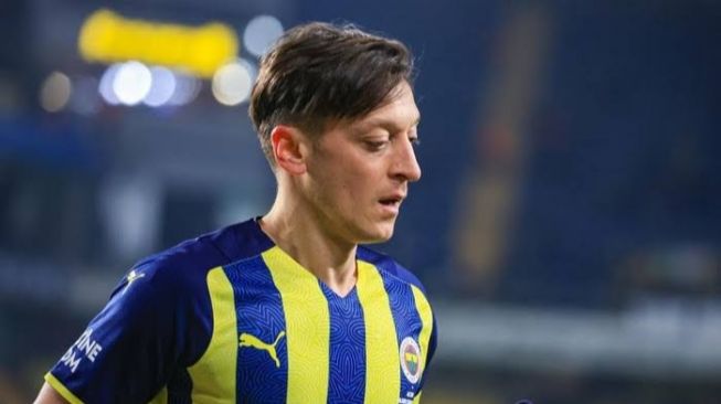 Setelah Putus Kontrak dengan Fenerbahce, Ozil Resmi ke Istanbul Basaksehir